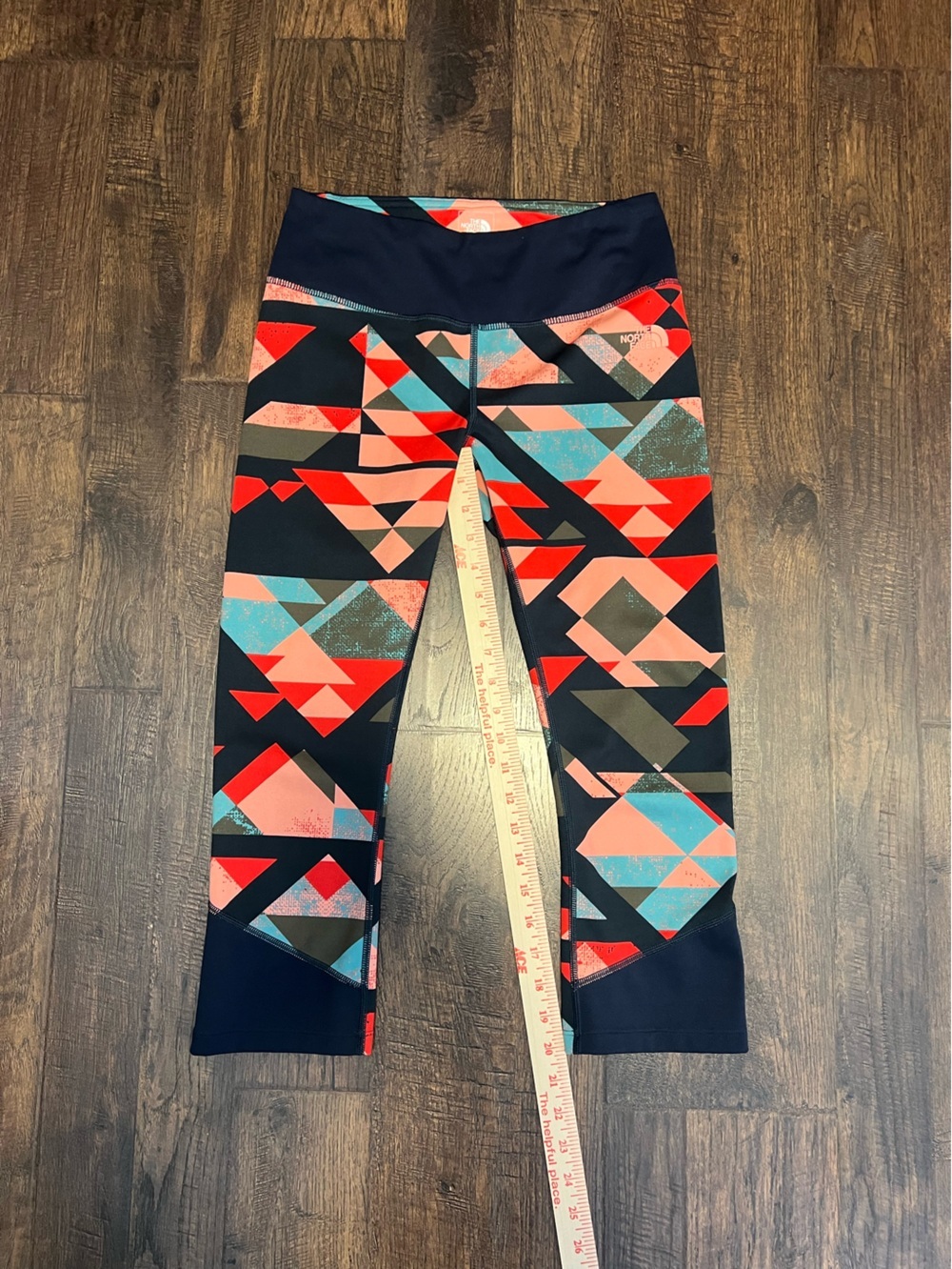 The North Face Women’s FlashDry Geometric Capri Leggings Size Medium Multicolor - Picture 11 of 11